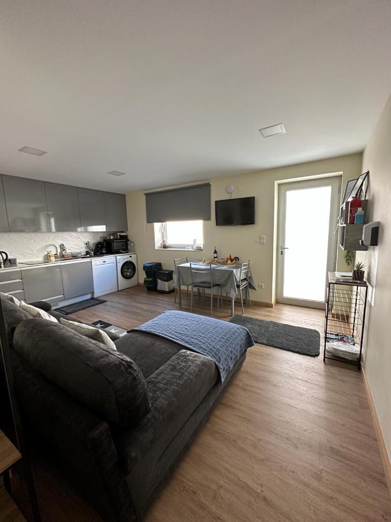 Al Santiago T1 Apartment Виана до Кастело Екстериор снимка